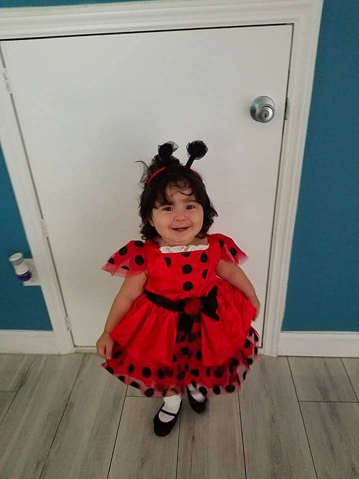 Valkiria is registered to the contest to win money with this photo: child, costume, joy, pattern, person, polka_dot, toddler