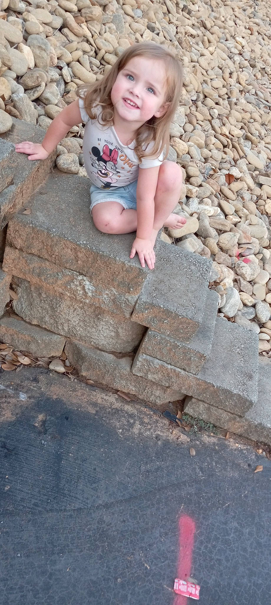 Karma joined the competition — help win amazing prizes! asphalt, beauty, child, face, flash_photography, foot, grass, happy, head, human_leg, joy, leg, people_in_nature, person, pink, plant, road_surface, sidewalk, skin, thigh