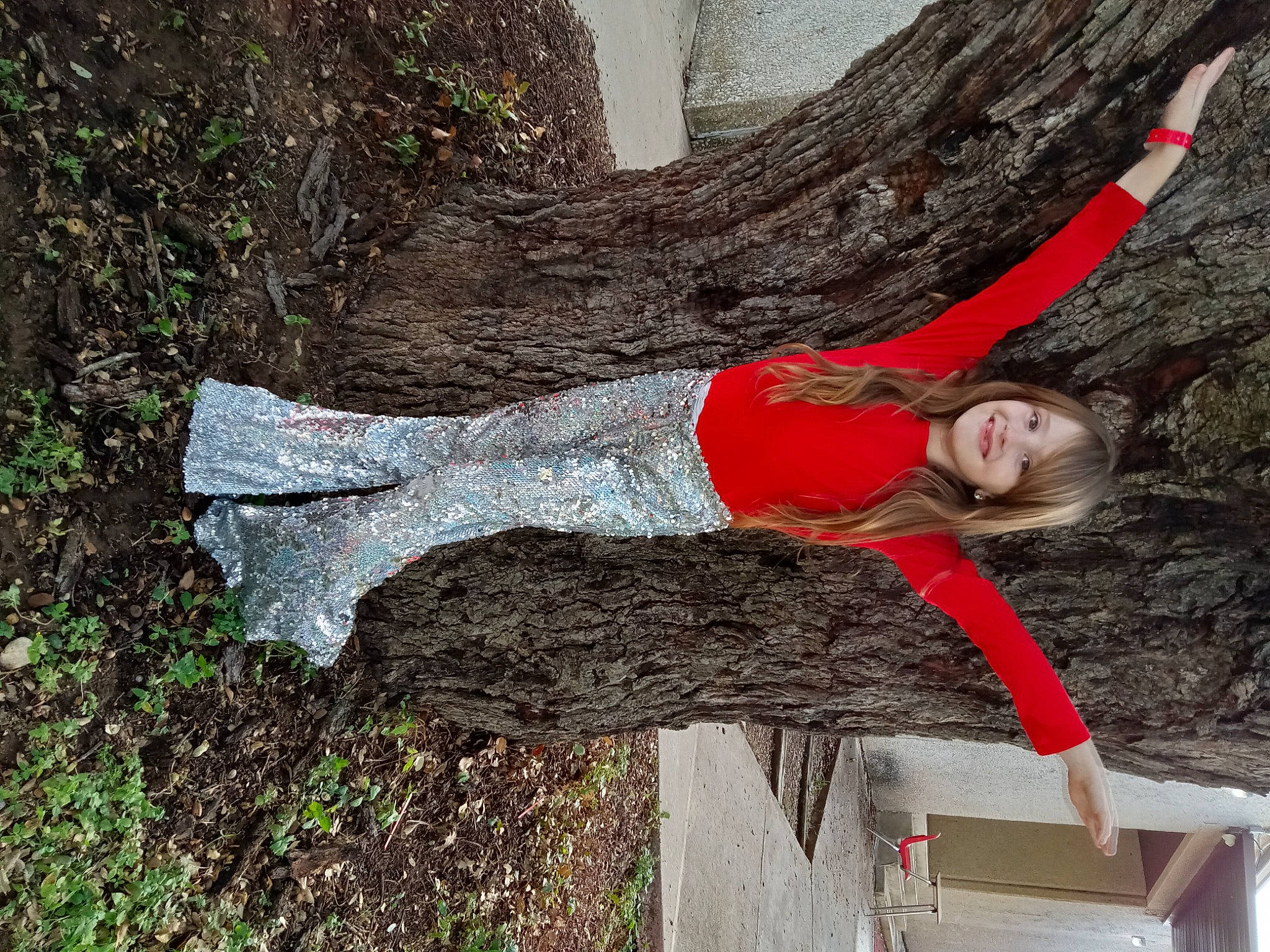 Kaylie is registered to the contest to win money with this photo: art, balance, carmine, fun, grass, human_leg, joy, knee, leg, leisure, people_in_nature, person, plant, sculpture, smile, statue, thigh, tree, trunk, twig