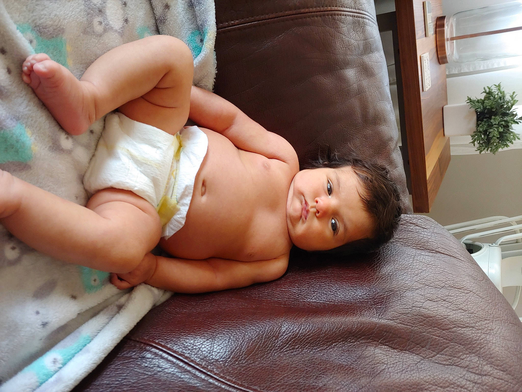 Havana is registered to the contest to win money with this photo: baby, child, eye, finger, hand, happy, leg, person, skin, thumb, toddler