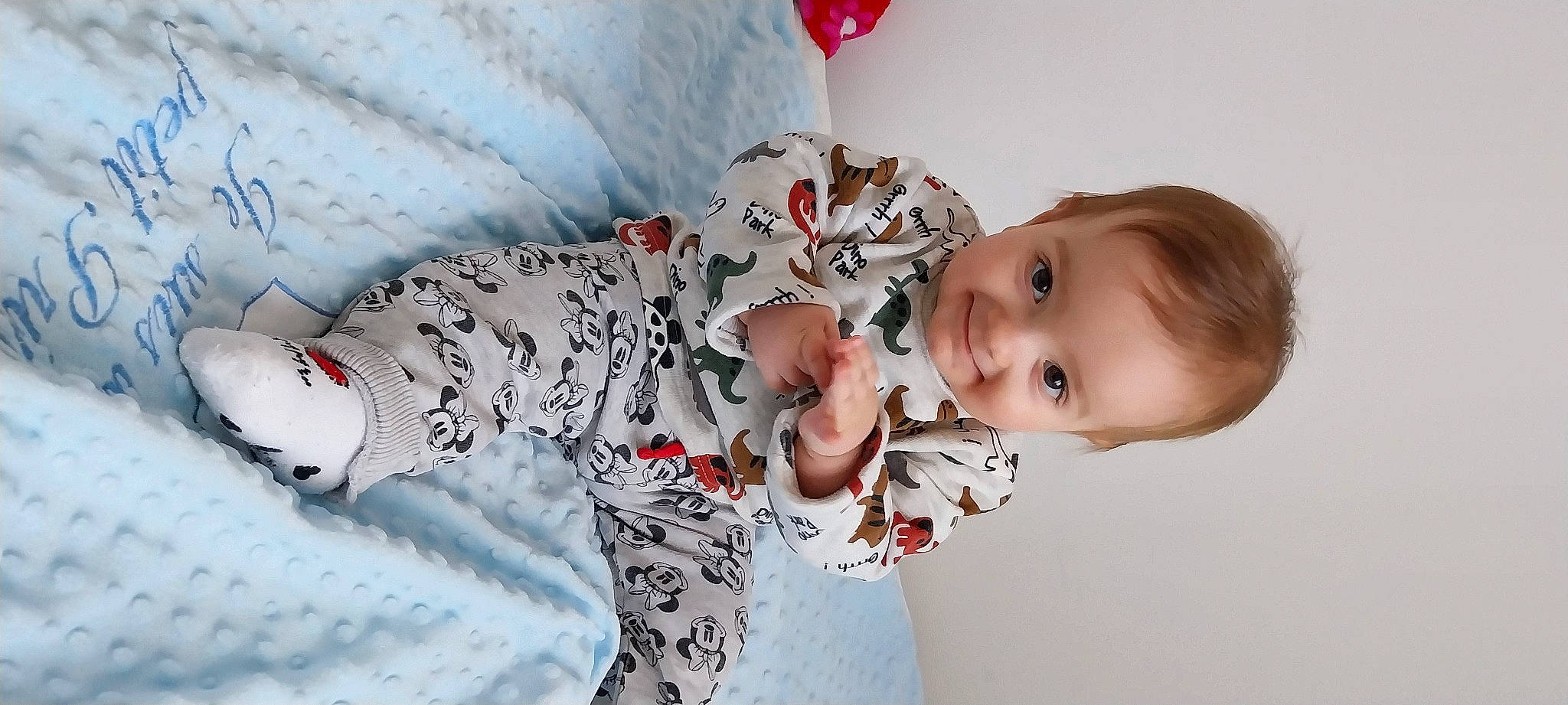 Brian a rejoint le concours — aidez-le/la à gagner de superbes lots ! baby, baby_products, baby_toddler_clothing, carmine, cheek, child, comfort, design, fun, happy, head, joy, linens, nightwear, pattern, person, portrait_photography, room, skin, sleeve