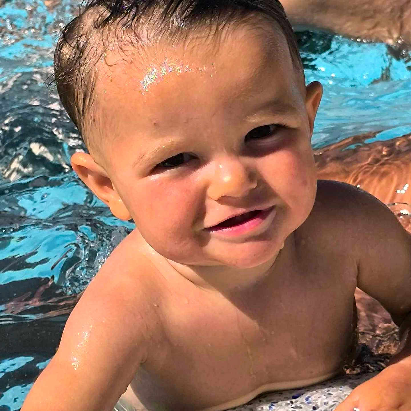 Eden a rejoint le concours — aidez-le/la à gagner de superbes lots ! baby, babylaughing, bathing, clothing, face, happy, head, leisureactivities, person, photography, pool, portrait, smile, sport, summer, swimming, swimmingpool, swimwear, water, watersports