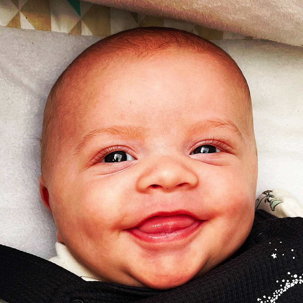 Sacha a rejoint le concours — aidez-le/la à gagner de superbes lots ! baby, baby_laughing, cheek, chin, ear, eye, eyebrow, eyelash, forehead, fun, happy, head, iris, jaw, lip, mouth, nose, person, skin, smile