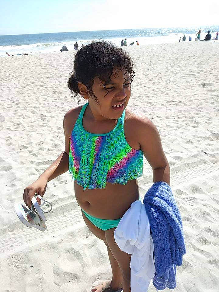 Makalah is registered to the contest to win money with this photo: beach, child, fun, person, play, sand, sea, smile, summer, swimwear, toddler, vacation