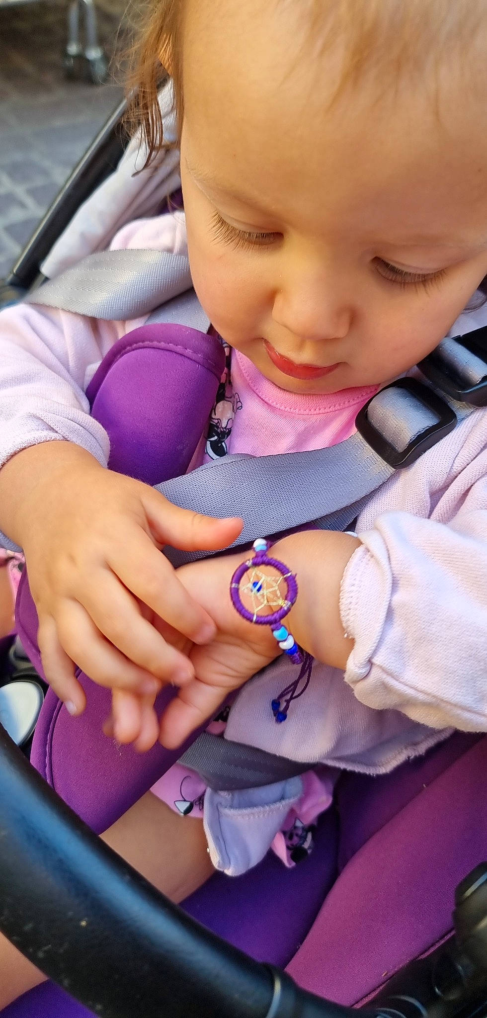 Théa participe au concours pour gagner de l'argent avec cette photo : baby, baby_toddler_clothing, cheek, eye, eyelash, face, facial_expression, finger, gesture, hairstyle, hand, iris, lip, mouth, nose, person, photograph, pink, purple, skin