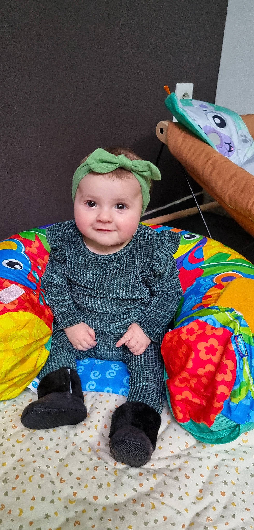 Gloria participe au concours pour gagner de l'argent avec cette photo : baby, baby_products, baby_toddler_clothing, baby_toys, blue, cheek, child, costume, event, fun, happy, head, holiday, joy, outerwear, person, play, room, sitting, smile