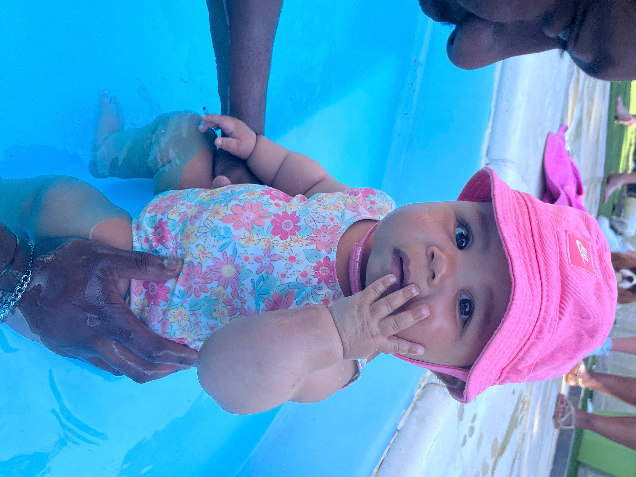 Emilia a rejoint le concours — aidez-le/la à gagner de superbes lots ! blue, child, elbow, electric_blue, event, fun, happy, hat, headwear, leisure, magenta, mouth, person, pink, purple, recreation, smile, sun_hat, thigh, toddler