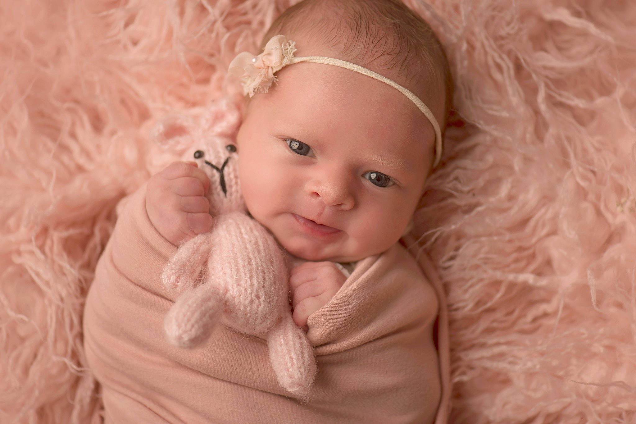 Rose a rejoint le concours — aidez-le/la à gagner de superbes lots ! baby, baby_toddler_clothing, cap, cheek, ear, eye, eyelash, finger, flash_photography, gesture, happy, headwear, human_body, iris, jewellery, lip, nose, person, pink, skin