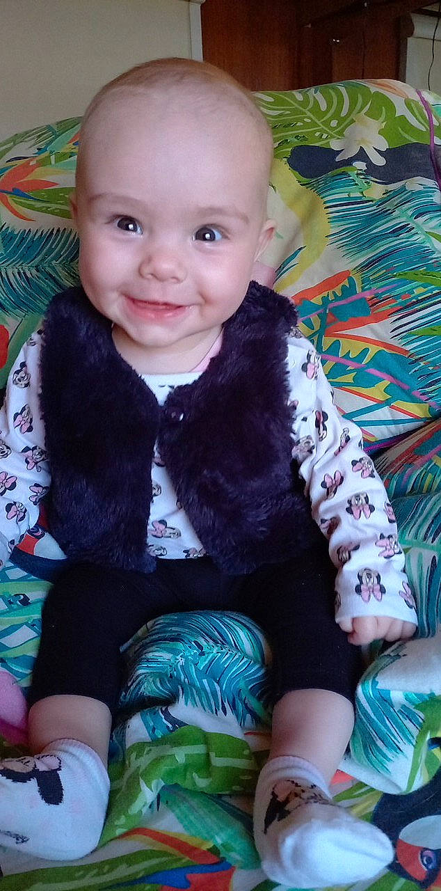 Elynn a rejoint le concours — aidez-le/la à gagner de superbes lots ! baby_toddler_clothing, cheek, clothing, eye, eyebrow, face, facial_expression, green, hairstyle, head, iris, joy, leaf, nose, organ, outerwear, person, product, skin, sleeve