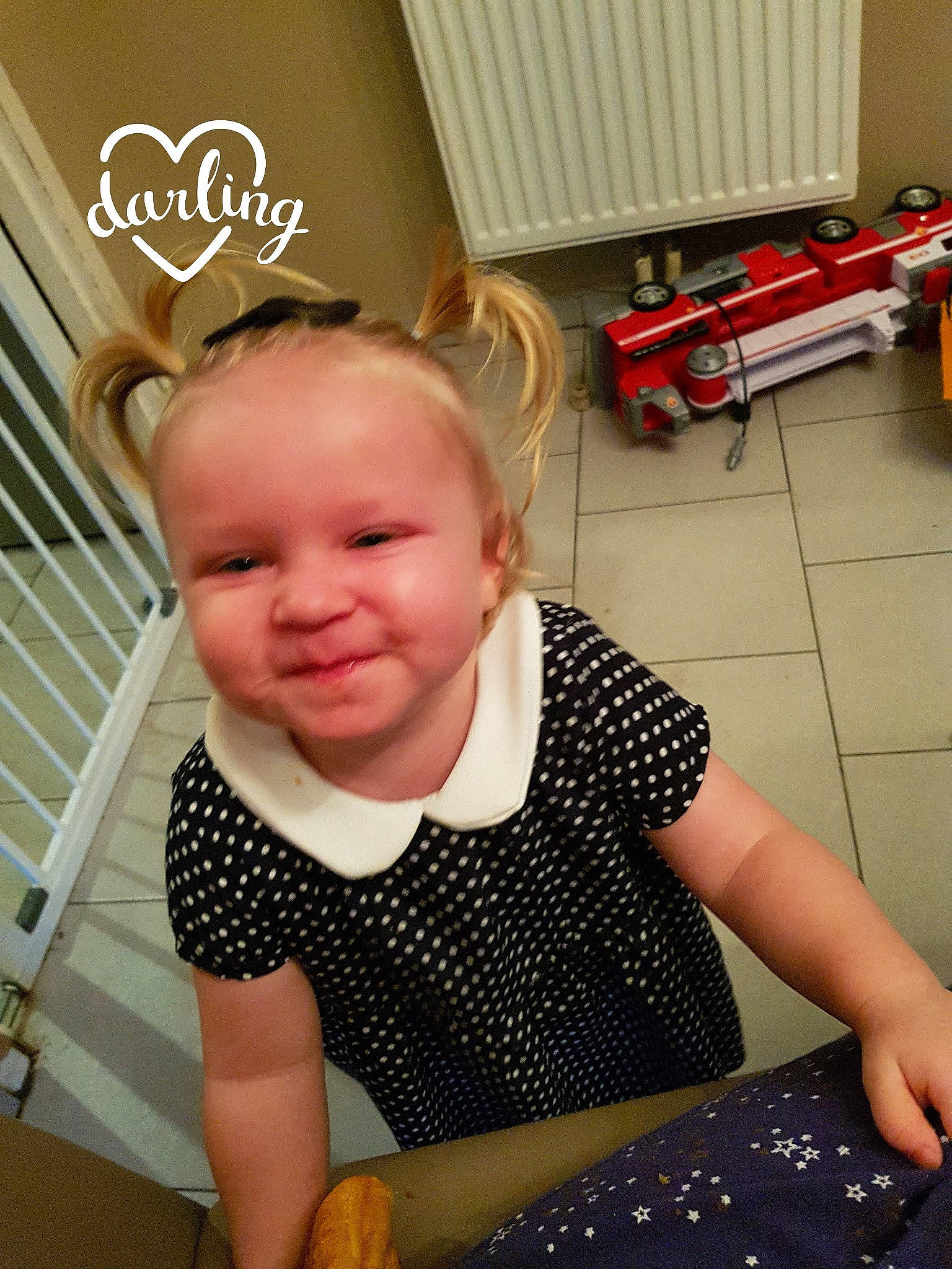 Lou-ann participe au concours pour gagner de l'argent avec cette photo : arm, cheek, child, day, design, ear, girl, hair, hairstyle, human_hair_color, infant, organ, pattern, person, plaid, polka_dot, product, sitting, skin, smile