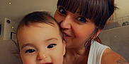 Judith participe au concours pour gagner de l'argent avec cette photo : background, child, closeup, clothing, face, hair, hand, happy, holding, indoor, pattern, person, selfie, skin, smile, sparkles, tank_top, tattoo, toddler, woman