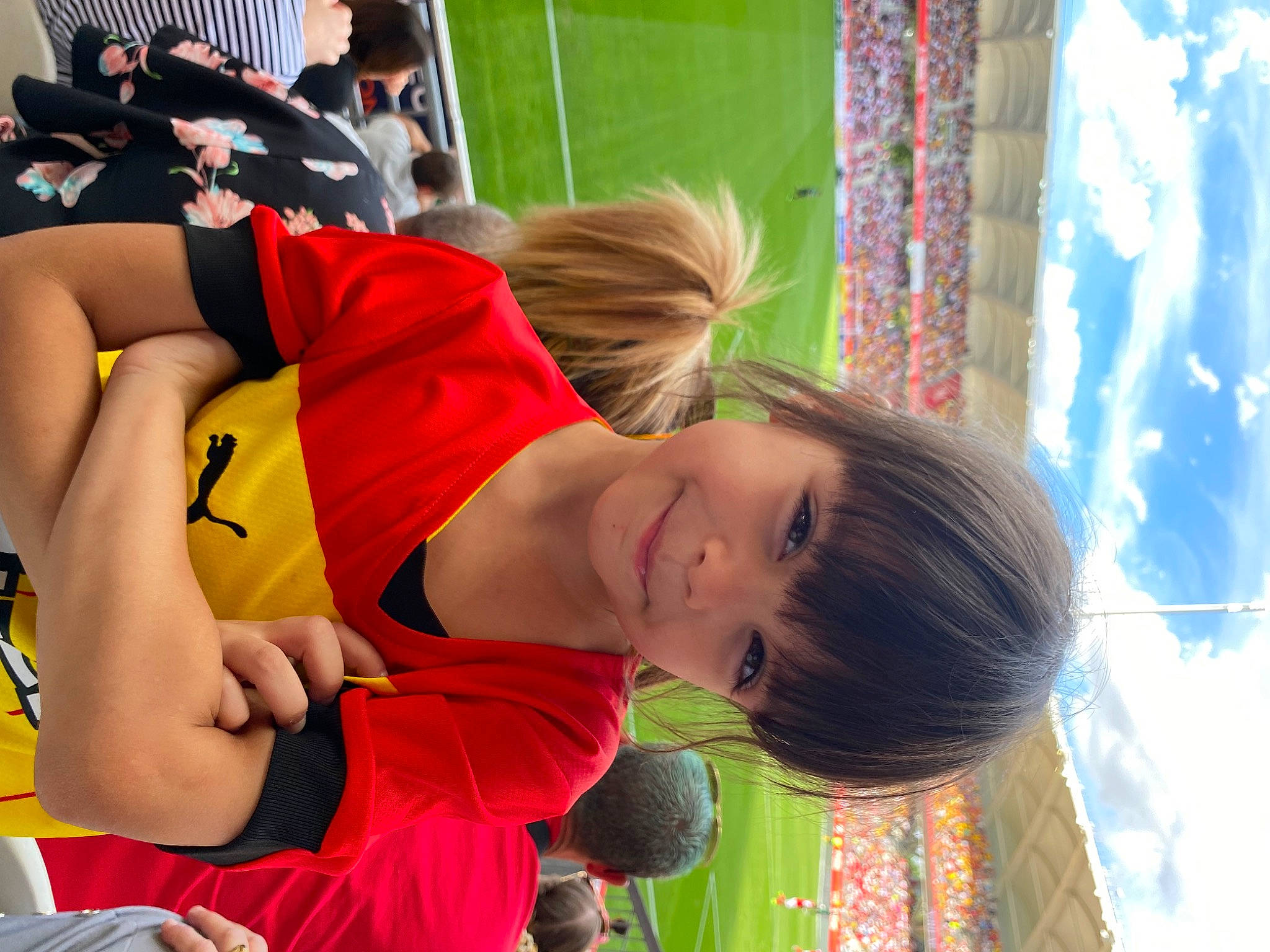 Kimberly a rejoint le concours — aidez-le/la à gagner de superbes lots ! competition_event, fun, grass, happy, human_leg, joint, joy, knee, leisure, orange, people, person, recreation, red, shorts, smile, snapshot, sports, sportswear, textile