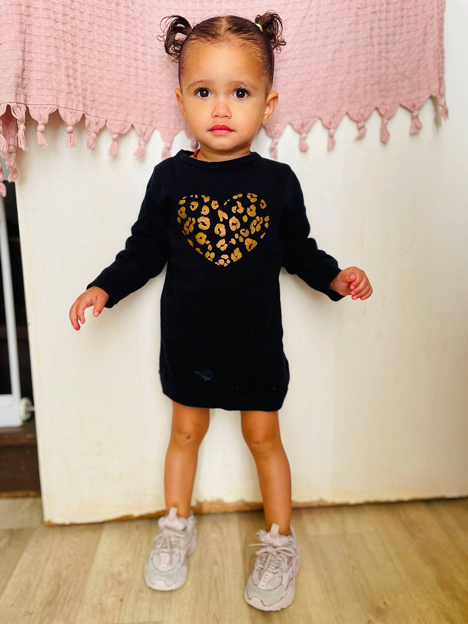 Alyah a rejoint le concours — aidez-le/la à gagner de superbes lots ! arm, baby_toddler_clothing, curtain, day_dress, eyelash, face, fashion_design, formal_wear, hair, happy, jewellery, joint, neck, one_piece_garment, pattern, person, sleeve, t_shirt, toddler, waist