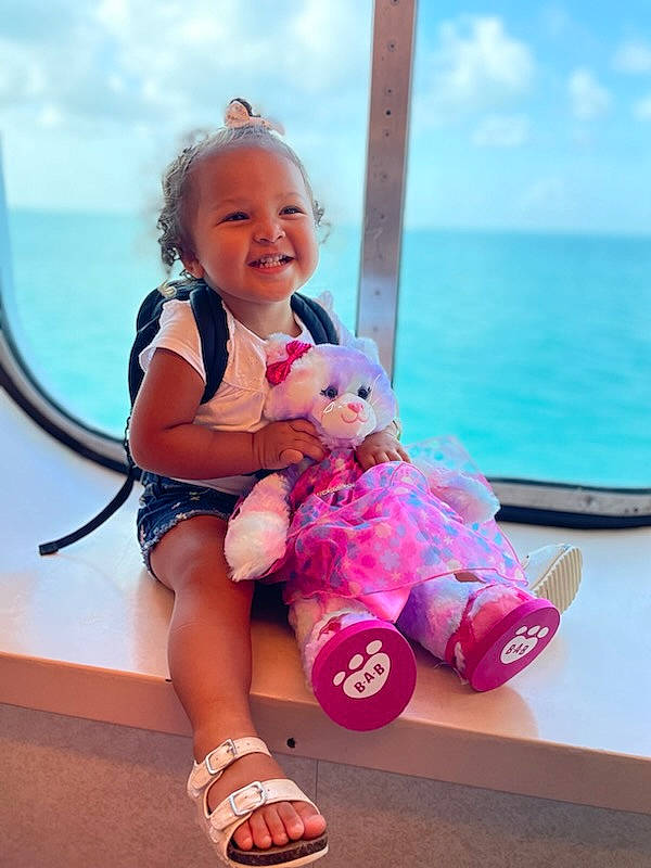 Eliciana is registered to the contest to win money with this photo: baby_toddler_clothing, blue, cloud, foot, fun, happy, human_leg, joy, knee, leg, leisure, magenta, person, pink, recreation, skin, sky, smile, thigh, toddler