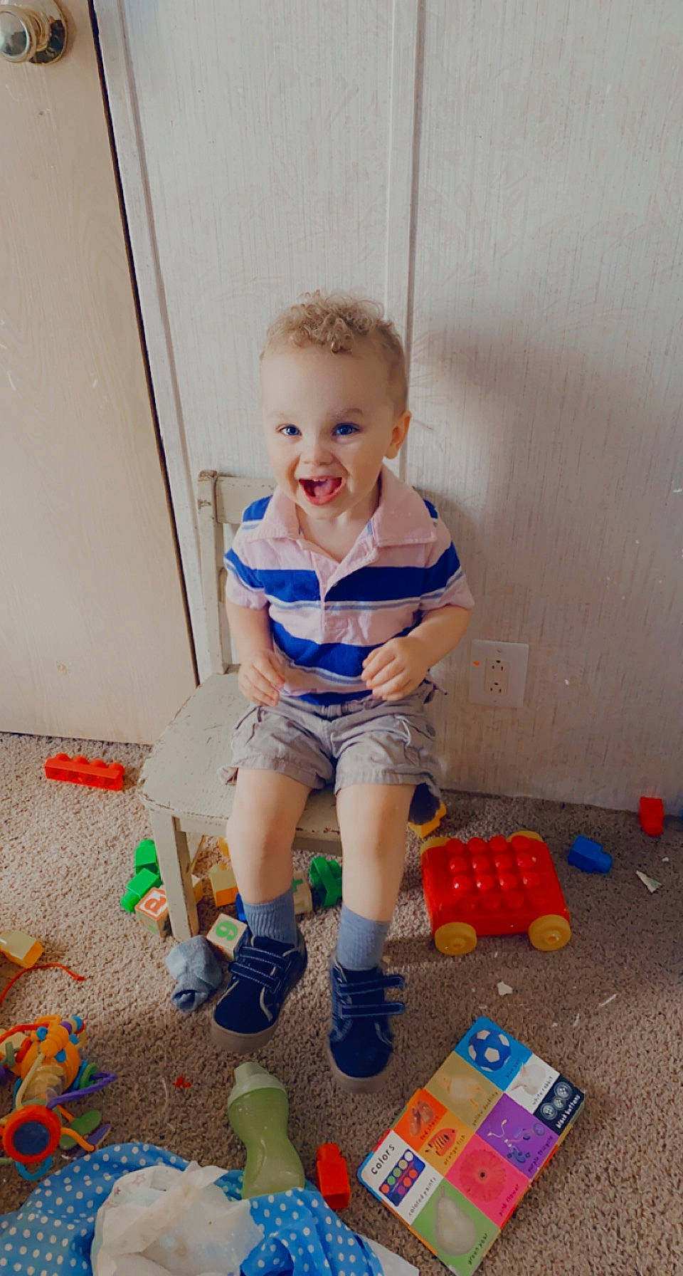 Earl is registered to the contest to win money with this photo: baby, baby_toddler_clothing, child, design, educational_toy, electric_blue, floor, flooring, fun, happy, human_leg, leisure, person, shorts, sitting, smile, sock, t_shirt, toddler, toy