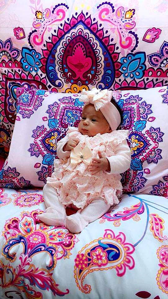 Maïssy a rejoint le concours — aidez-le/la à gagner de superbes lots ! art, baby, child, design, doll, headwear, magenta, pattern, person, pink, textile, toy