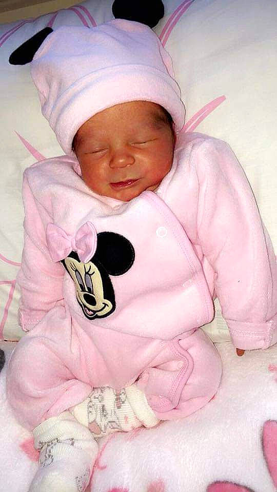 Maïssy a rejoint le concours — aidez-le/la à gagner de superbes lots ! baby, baby_products, baby_toddler_clothing, child, headwear, person, pink, toddler