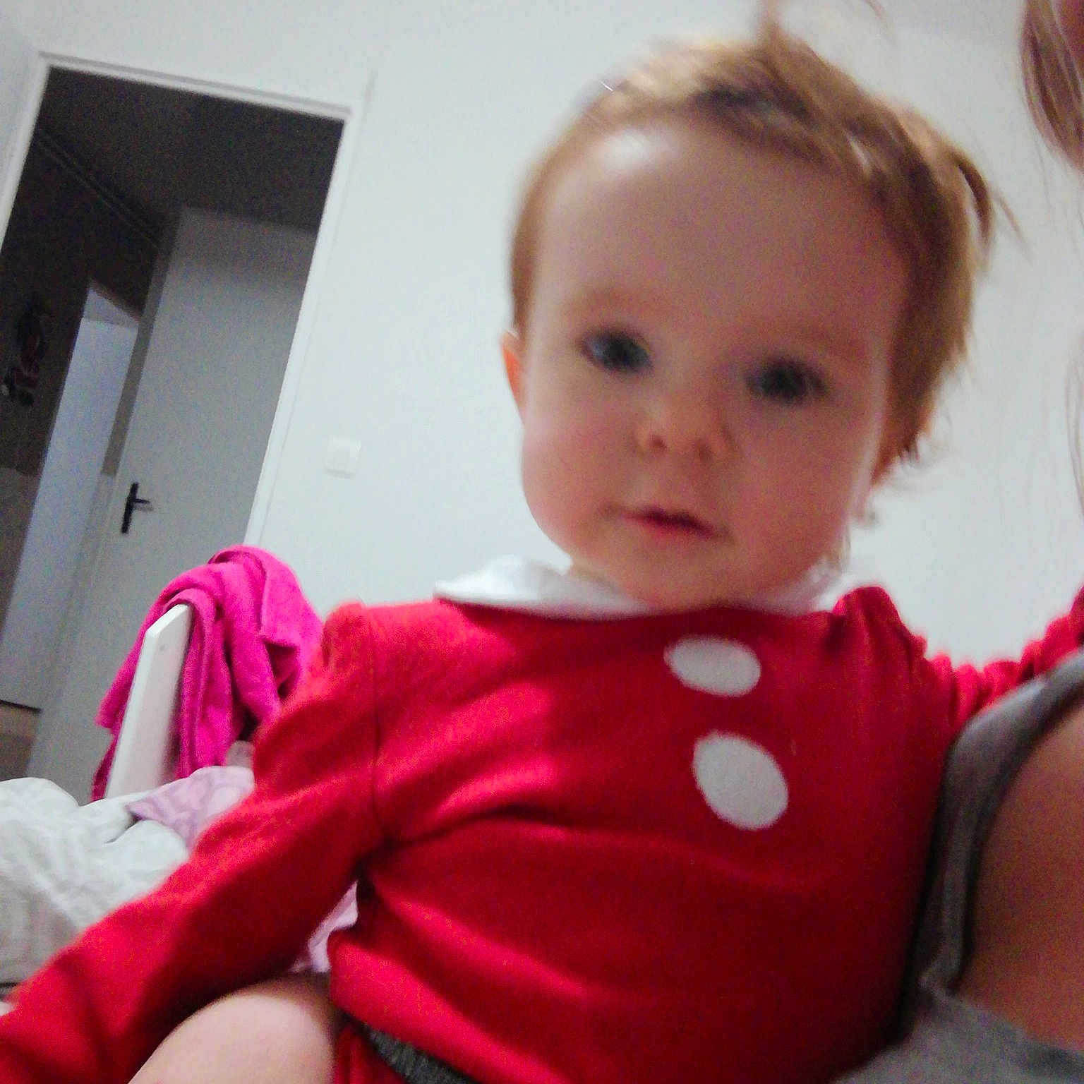 Maëlys a rejoint le concours — aidez-le/la à gagner de superbes lots ! cheek, child, day, ear, eye, girl, hair, human_hair_color, infant, lip, mouth, nose, organ, person, pink, product, red, skin, smile, textile