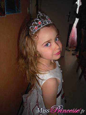 Luna participe au concours pour gagner de l'argent avec cette photo :