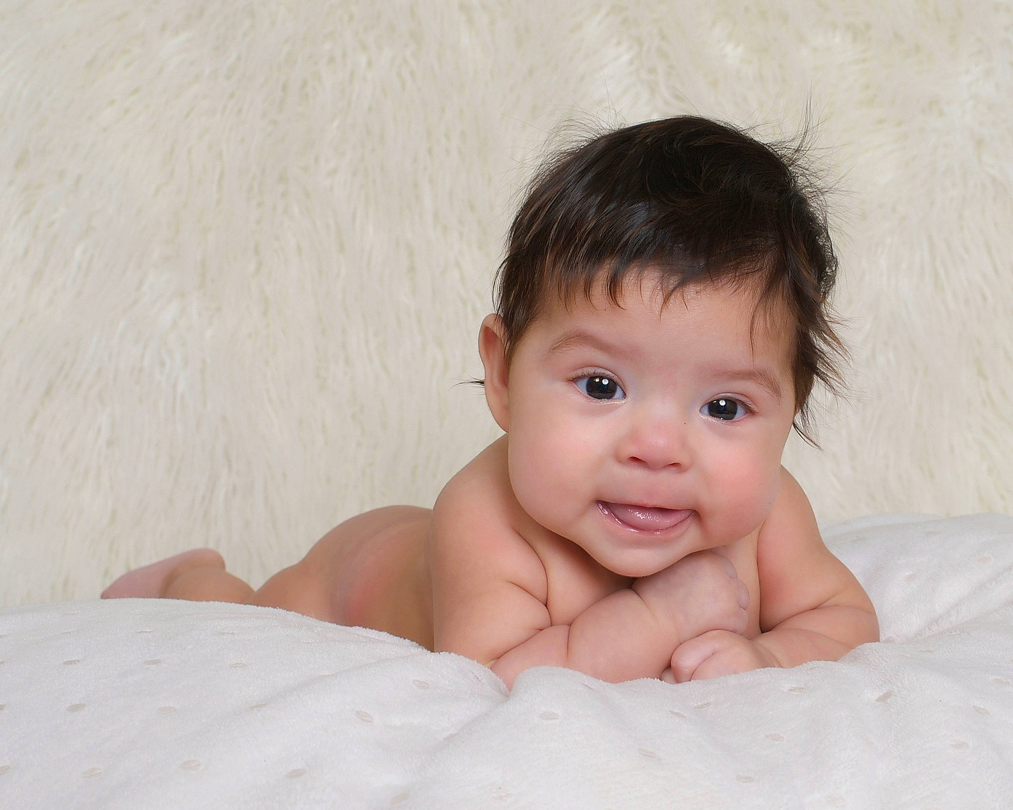 Maribel is registered to the contest to win money with this photo: baby, beauty, cheek, child, chin, eye, face, hand, head, lip, mouth, nose, person, photograph, photography, portrait_photography, sitting, skin, smile, stomach