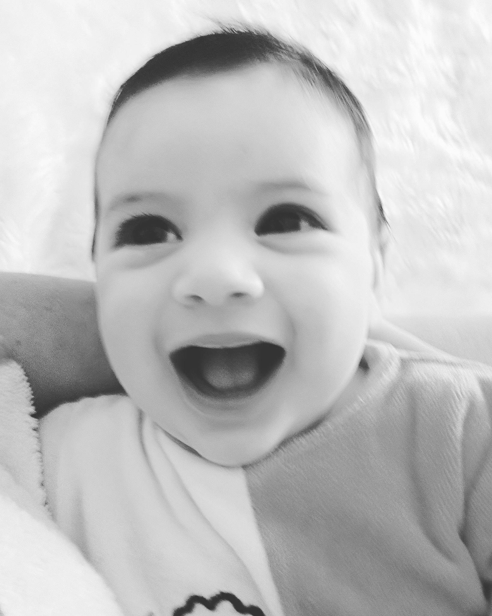 Jade participe au concours pour gagner de l'argent avec cette photo : baby, baby_laughing, baby_making_funny_faces, black_and_white, cheek, child, face, facial_expression, forehead, happy, head, laugh, lip, mouth, nose, person, photography, skin, smile, toddler