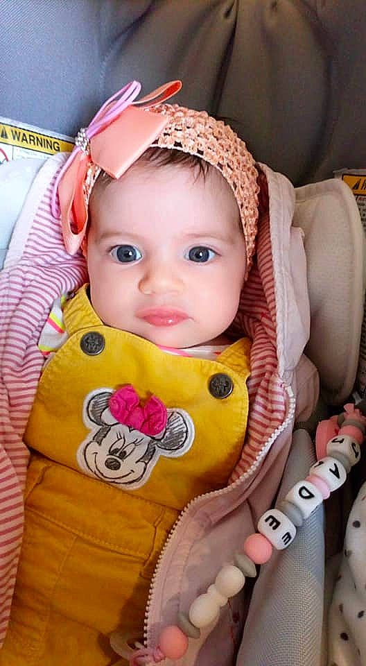 Jade a rejoint le concours — aidez-le/la à gagner de superbes lots ! baby, baby_products, cheek, child, headgear, person, pink, product, toddler