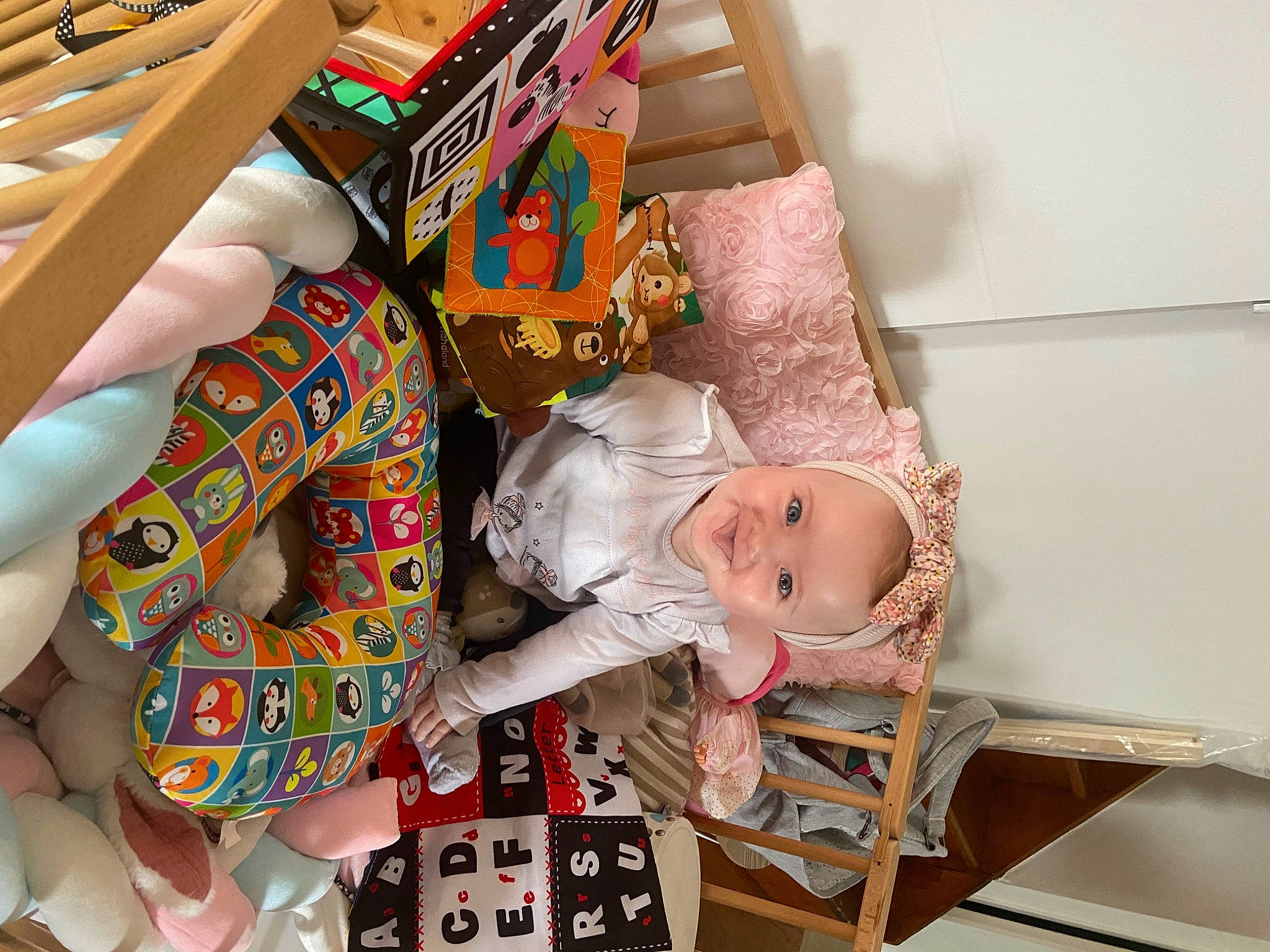 Anna participe au concours pour gagner de l'argent avec cette photo : art, baby, baby_products, baby_safety, baby_toys, chair, child, comfort, flooring, joy, linens, pattern, person, play, room, shelf, shelving, stuffed_toy, toddler, toy