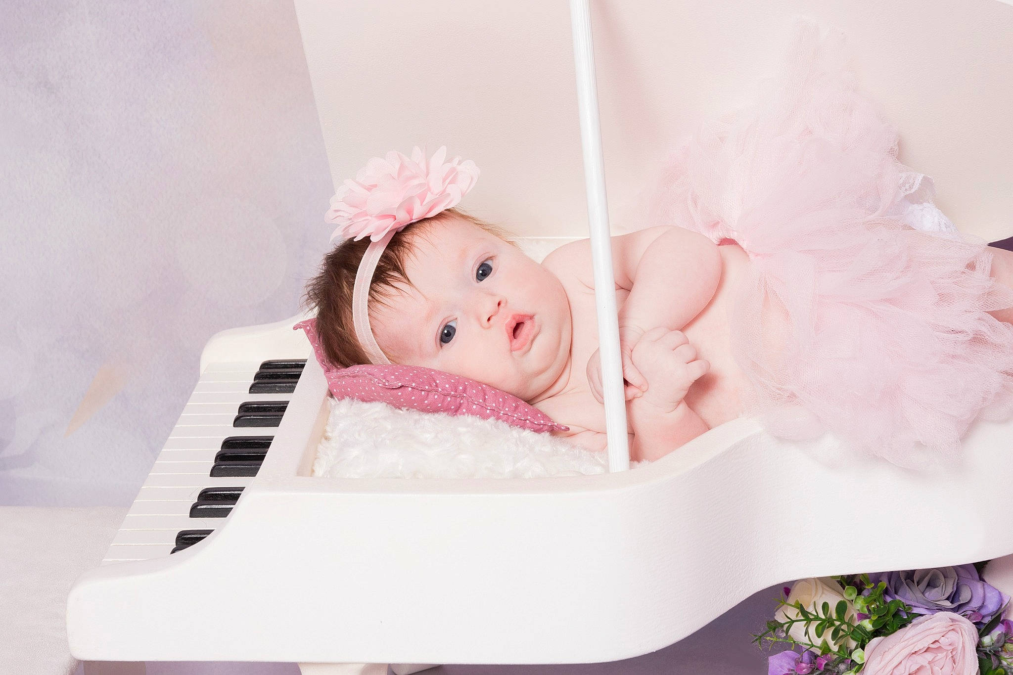 Liv participe au concours pour gagner de l'argent avec cette photo : baby, baby_products, baby_toddler_clothing, child, costume_accessory, creative_arts, cut_flowers, embellishment, hair_accessory, headgear, headpiece, lavender, peach, person, petal, photography, pink, product, purple, toddler