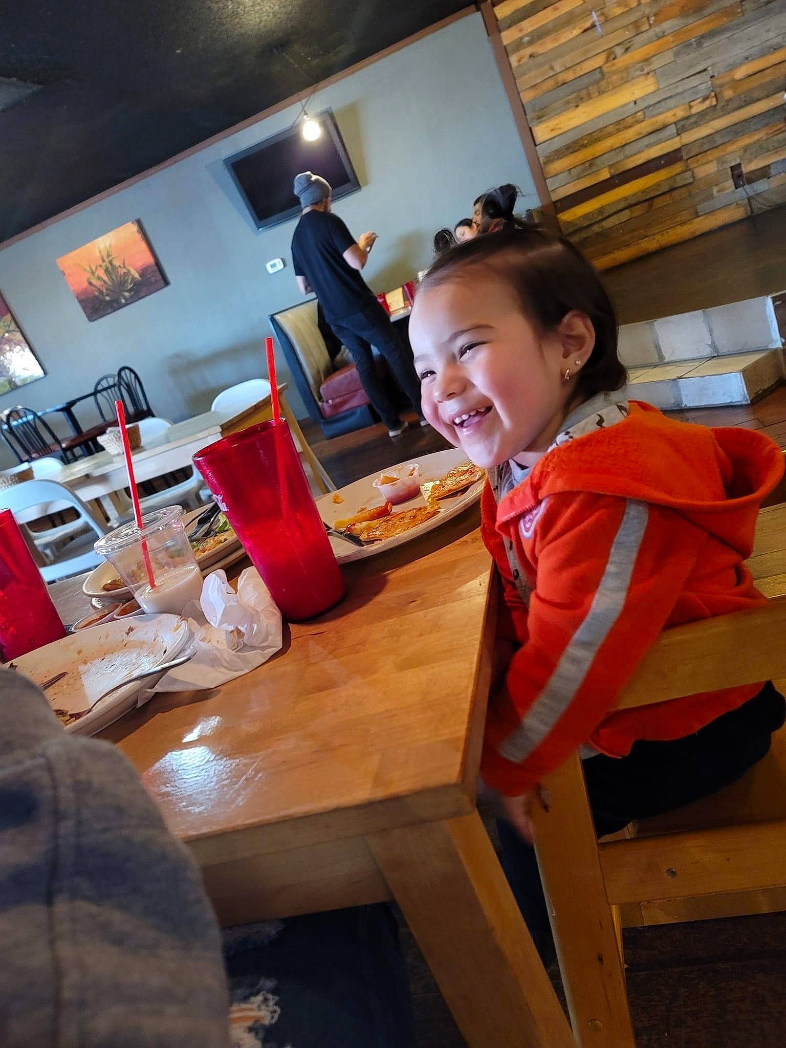 Maria is registered to the contest to win money with this photo: beauty, chair, child, event, eyewear, fashion_design, fun, furniture, happy, joy, leisure, orange, person, picture_frame, plate, room, scarf, sitting, smile, table