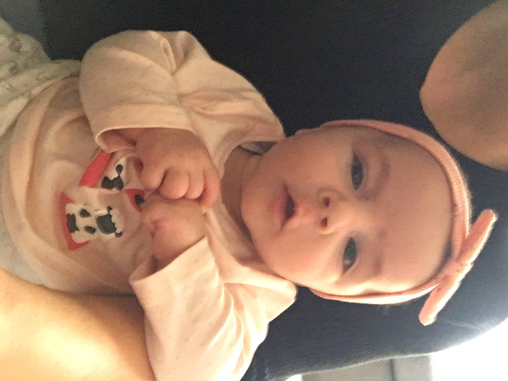 Malya a rejoint le concours — aidez-le/la à gagner de superbes lots ! baby, baby_toddler_clothing, cheek, chin, comfort, ear, eye, eyebrow, eyelash, finger, gesture, human_body, iris, lip, mouth, neck, nose, person, skin, sleeve