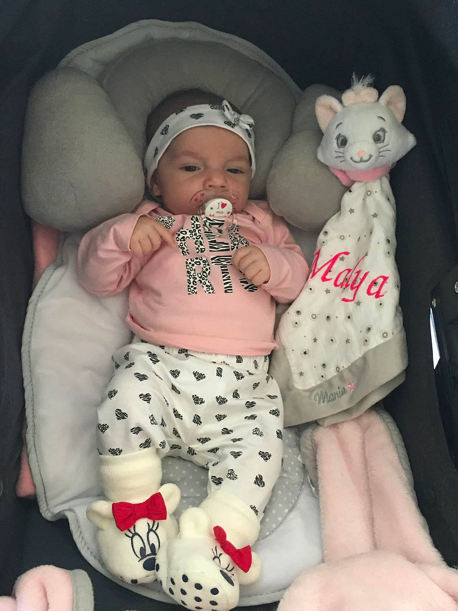 Malya a rejoint le concours — aidez-le/la à gagner de superbes lots ! abdomen, baby, baby_products, baby_sleeping, baby_toddler_clothing, cheek, chest, child, comfort, finger, hand, headwear, human_body, linens, person, pink, skin, stuffed_toy, thigh, toy