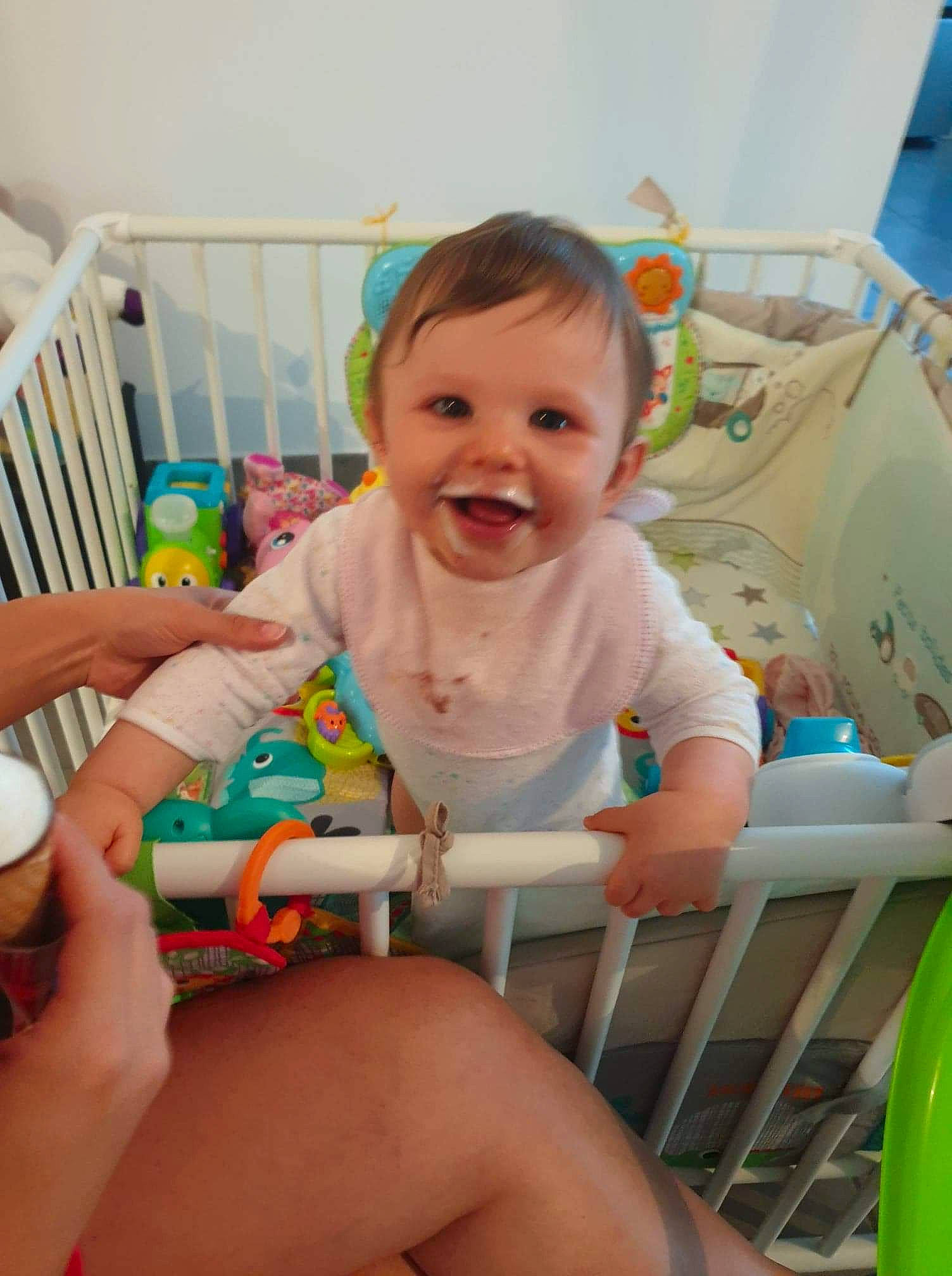 Célia participe au concours pour gagner de l'argent avec cette photo : baby, baby_products, baby_safety, child, finger, joy, person, play, product, sitting, skin, smile, toddler, toy, vacation