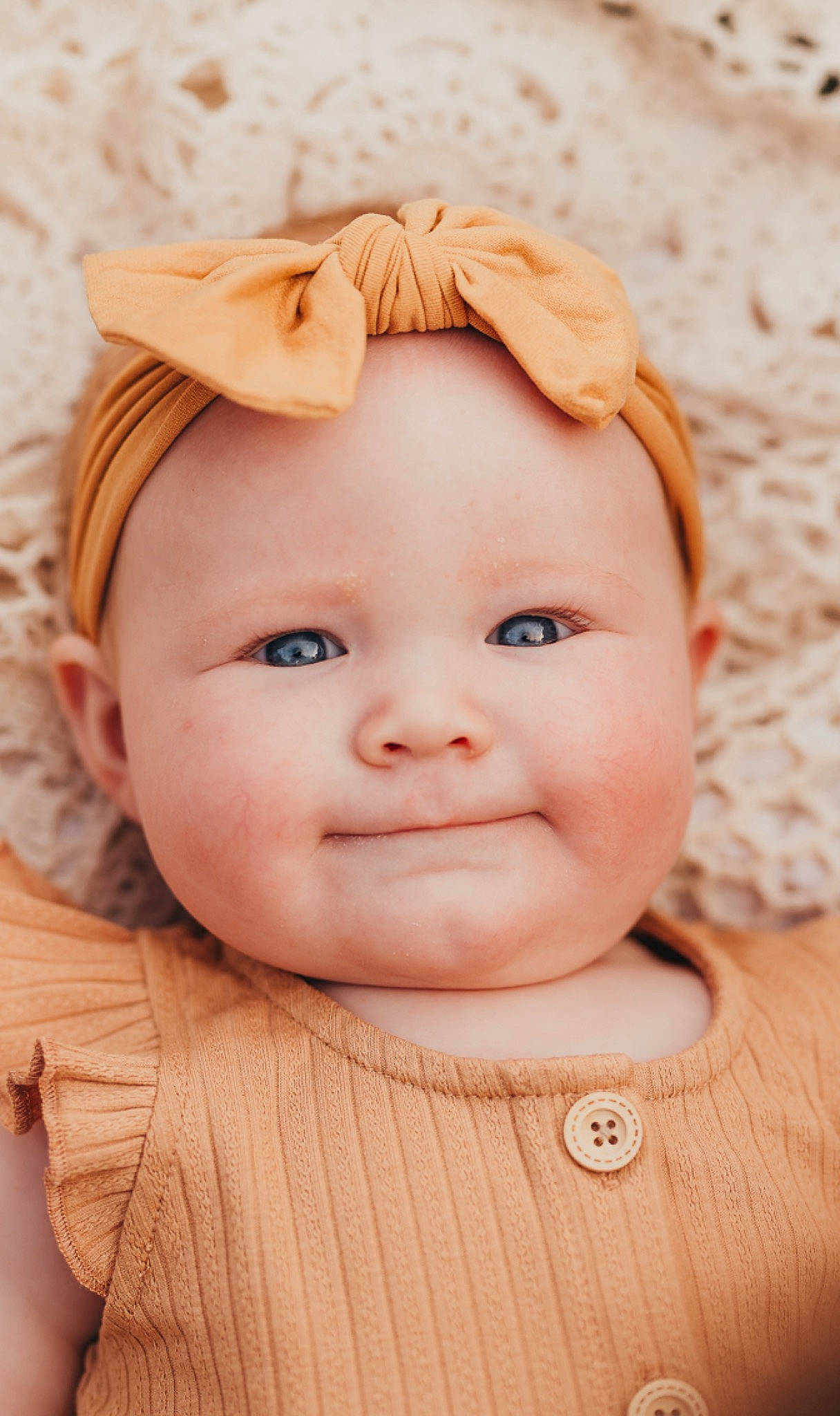 Harper is registered to the contest to win money with this photo: cheek, chin, ear, eye, eyebrow, eyelash, face, facial_expression, forehead, head, human_body, jaw, lip, mouth, neck, nose, organ, person, skin, smile