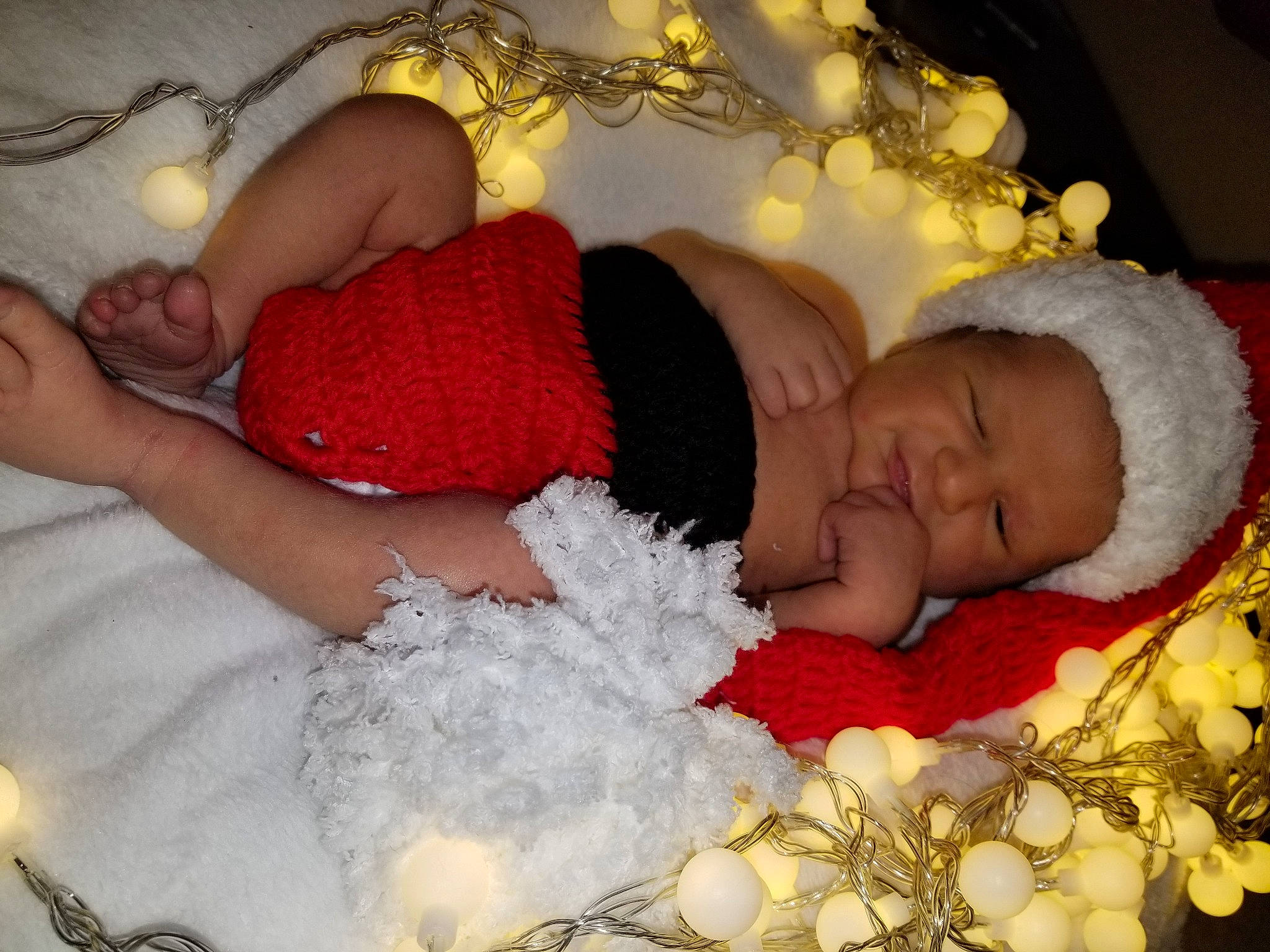 Jiraiya is registered to the contest to win money with this photo: baby, baby_sleeping, baby_toddler_clothing, beauty, bed, bedding, bedtime, child, comfort, event, finger, happy, human_body, linens, person, pink, room, skin, textile, toddler