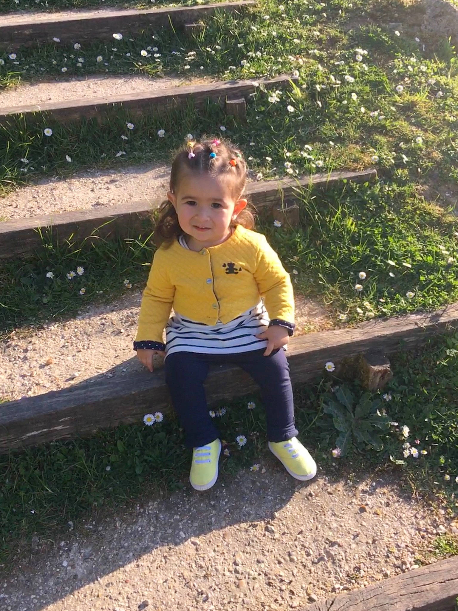 Manel a rejoint le concours — aidez-le/la à gagner de superbes lots ! child, fun, garden, joy, leg, leisure, person, plant, play, recreation, smile, soil, toddler, tree, vacation