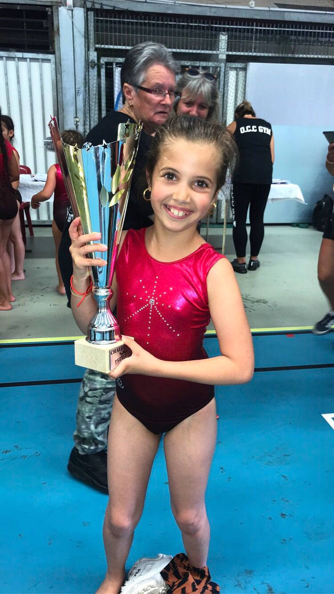 Angéla a rejoint le concours — aidez-le/la à gagner de superbes lots ! abdomen, athlete, chest, child, competition, event, flooring, fun, happy, human_leg, joint, joy, leisure, leotard, one_piece_swimsuit, person, recreation, smile, snapshot, spandex