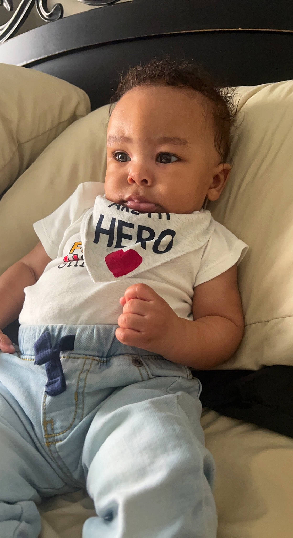 Kross is registered to the contest to win money with this photo: baby, baby_toddler_clothing, carmine, cheek, child, comfort, finger, fun, happy, linens, person, room, sitting, sleeve, smile, t_shirt, toddler