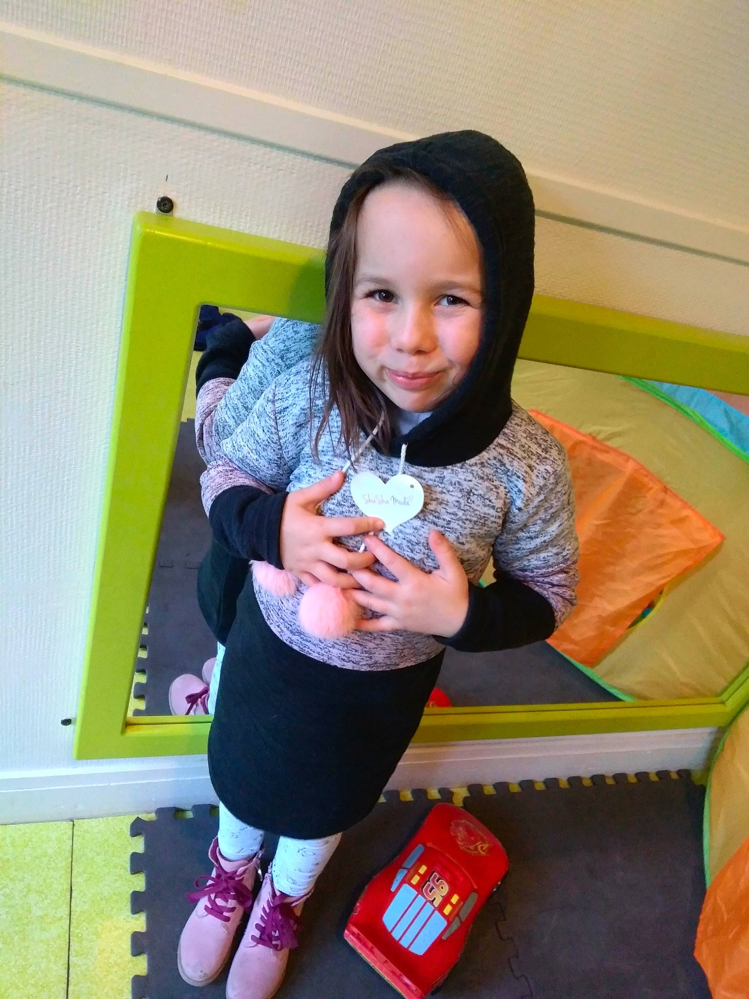 Flora a rejoint le concours — aidez-le/la à gagner de superbes lots ! baby, child, person, toddler