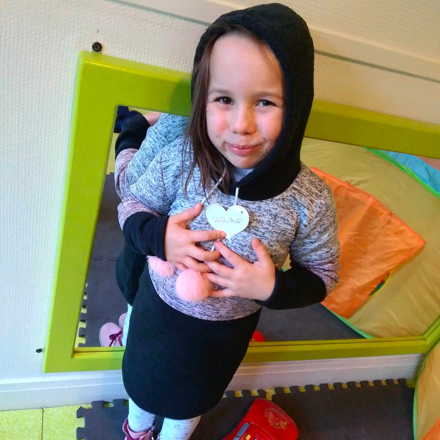 Flora a rejoint le concours — aidez-le/la à gagner de superbes lots ! baby, child, person, toddler