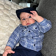 Alezio participe au concours pour gagner de l'argent avec cette photo : baby, infant, child, cap, plaid_shirt, blue_shirt, navy_pants, couch, blanket, pillow, wide_eyes, hand, indoor, living_room, vase, flowers, pet_cage, portrait, curious_expression, cozy