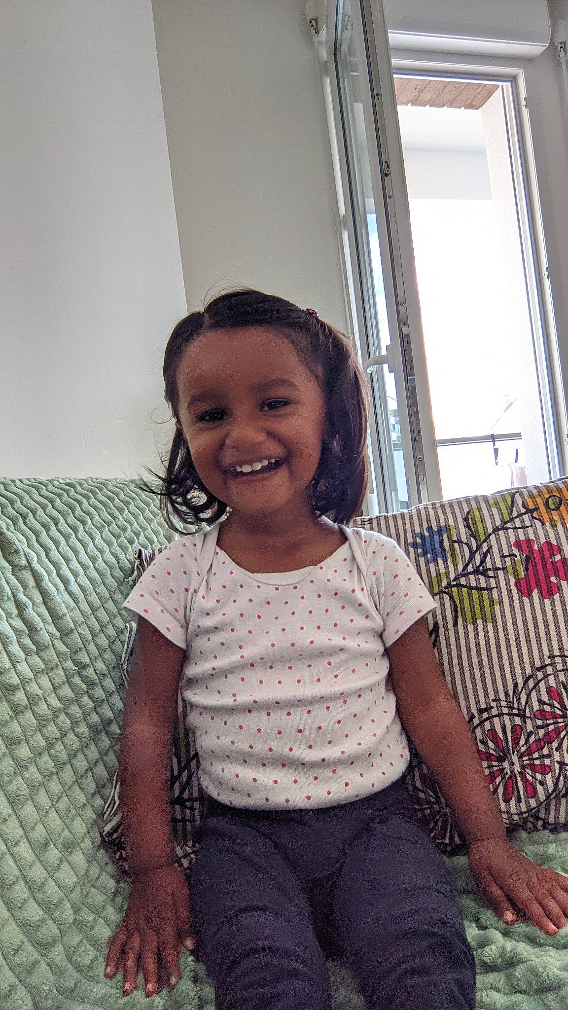 Elena a rejoint le concours — aidez-le/la à gagner de superbes lots ! cheek, face, fashion, hair, hairstyle, happy, head, human_body, iris, joint, joy, lip, mammal, mouth, neck, person, shoulder, skin, sleeve, smile