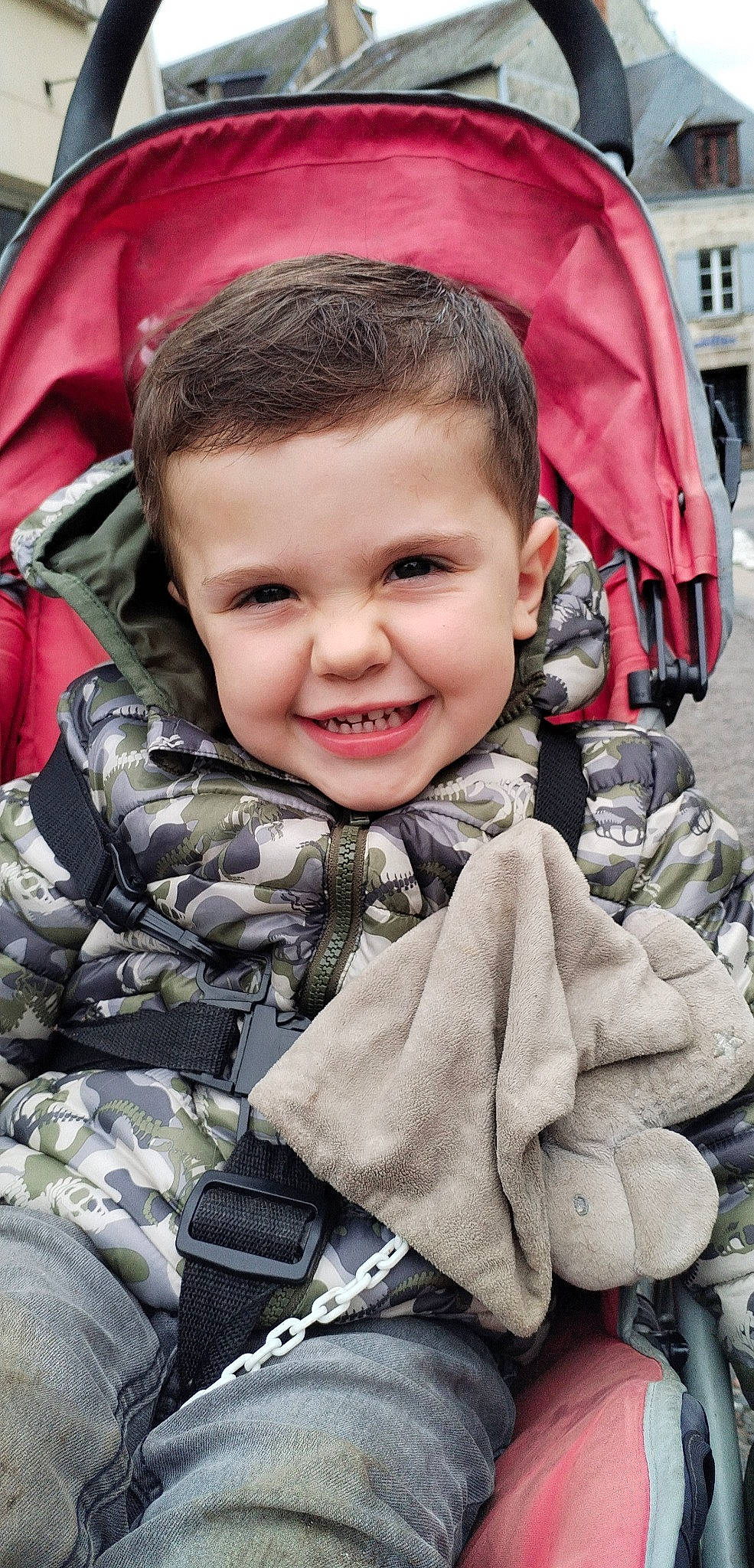 Tiago a rejoint le concours — aidez-le/la à gagner de superbes lots ! baby, baby_products, beauty, camouflage, cheek, child, cool, fun, gesture, happy, joy, military_camouflage, military_uniform, outerwear, pattern, people, person, product, skin, sleeve