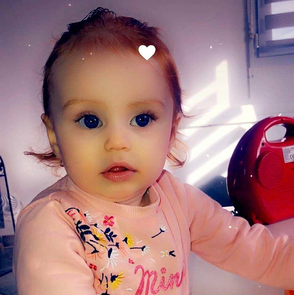 Naomi a rejoint le concours — aidez-le/la à gagner de superbes lots ! arm, cheek, ear, eye, eyebrow, eyelash, hair, hairstyle, hand, happy, head, lip, mouth, neck, nose, organ, person, shoulder, skin, sleeve