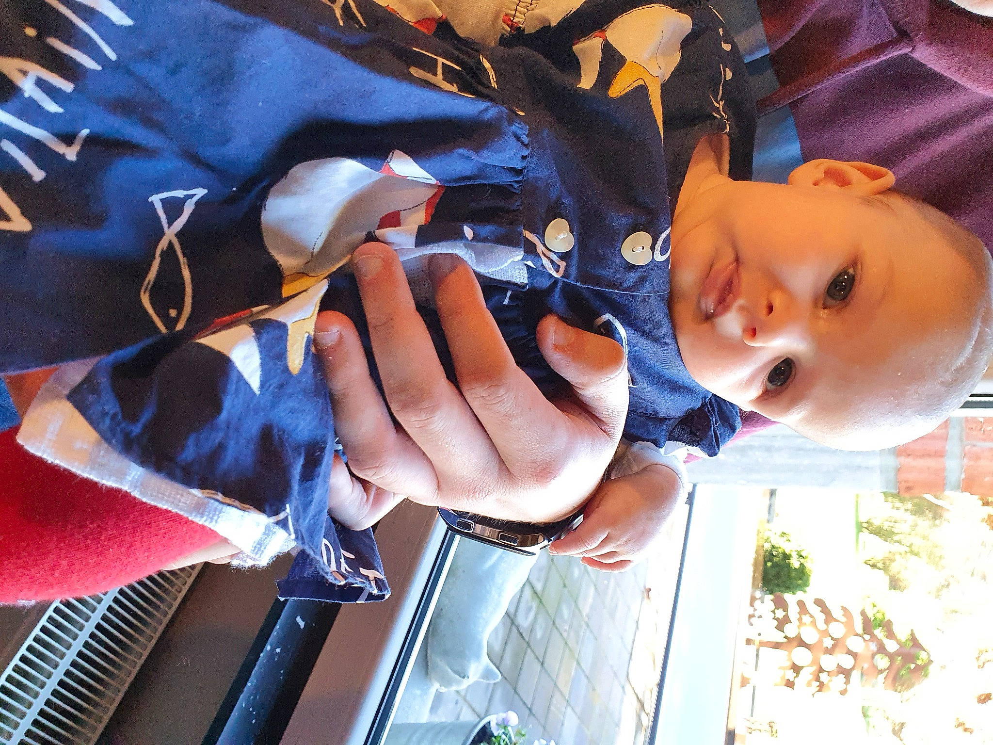 Ambre participe au concours pour gagner de l'argent avec cette photo : baby, baby_products, baby_toddler_clothing, child, nail, person, toddler