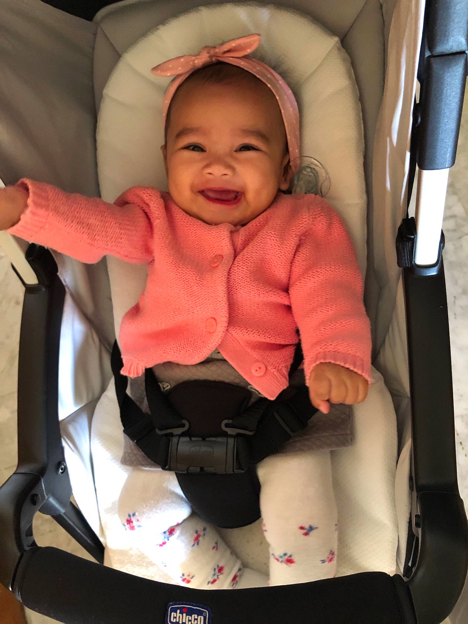 Reign Anastaszia participe au concours pour gagner de l'argent avec cette photo : baby, baby_carriage, baby_carrier, baby_in_car_seat, baby_products, car_seat, car_seat_cover, child, comfort, person, product, seat_belt, toddler