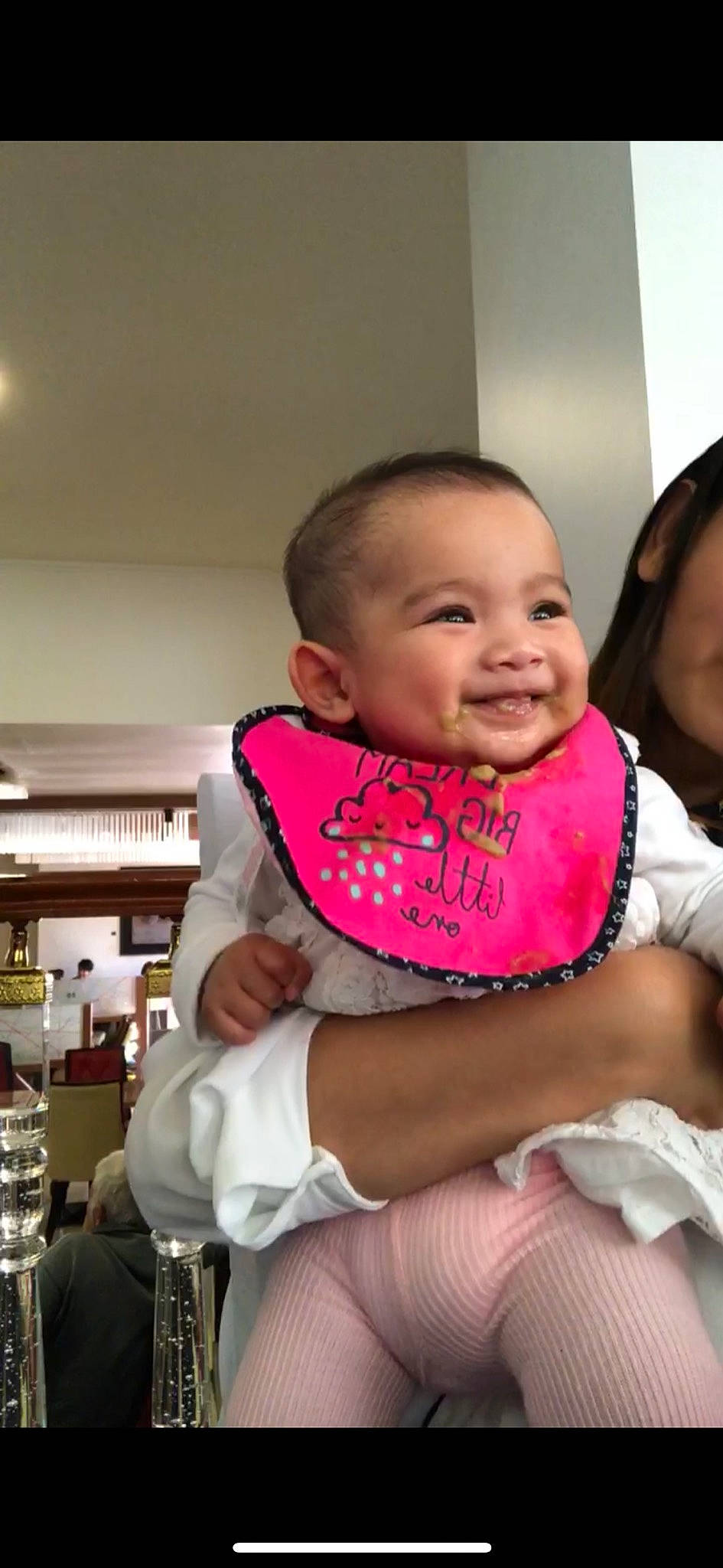 Reign Anastaszia a rejoint le concours — aidez-le/la à gagner de superbes lots ! arm, baby, cheek, child, daughter, happy, joy, leg, person, pink, sitting, skin, smile, toddler