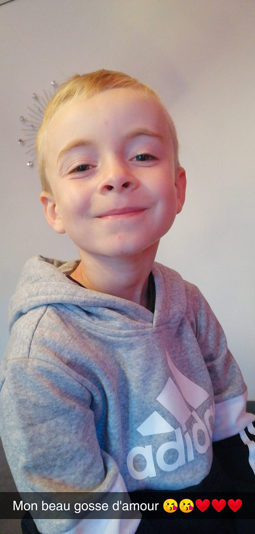 Ethan participe au concours pour gagner de l'argent avec cette photo : baby_toddler_clothing, cheek, chin, cool, eyelash, face, flash_photography, forehead, hair, happy, jaw, joy, lip, neck, nose, outerwear, person, shoulder, skin, sleeve