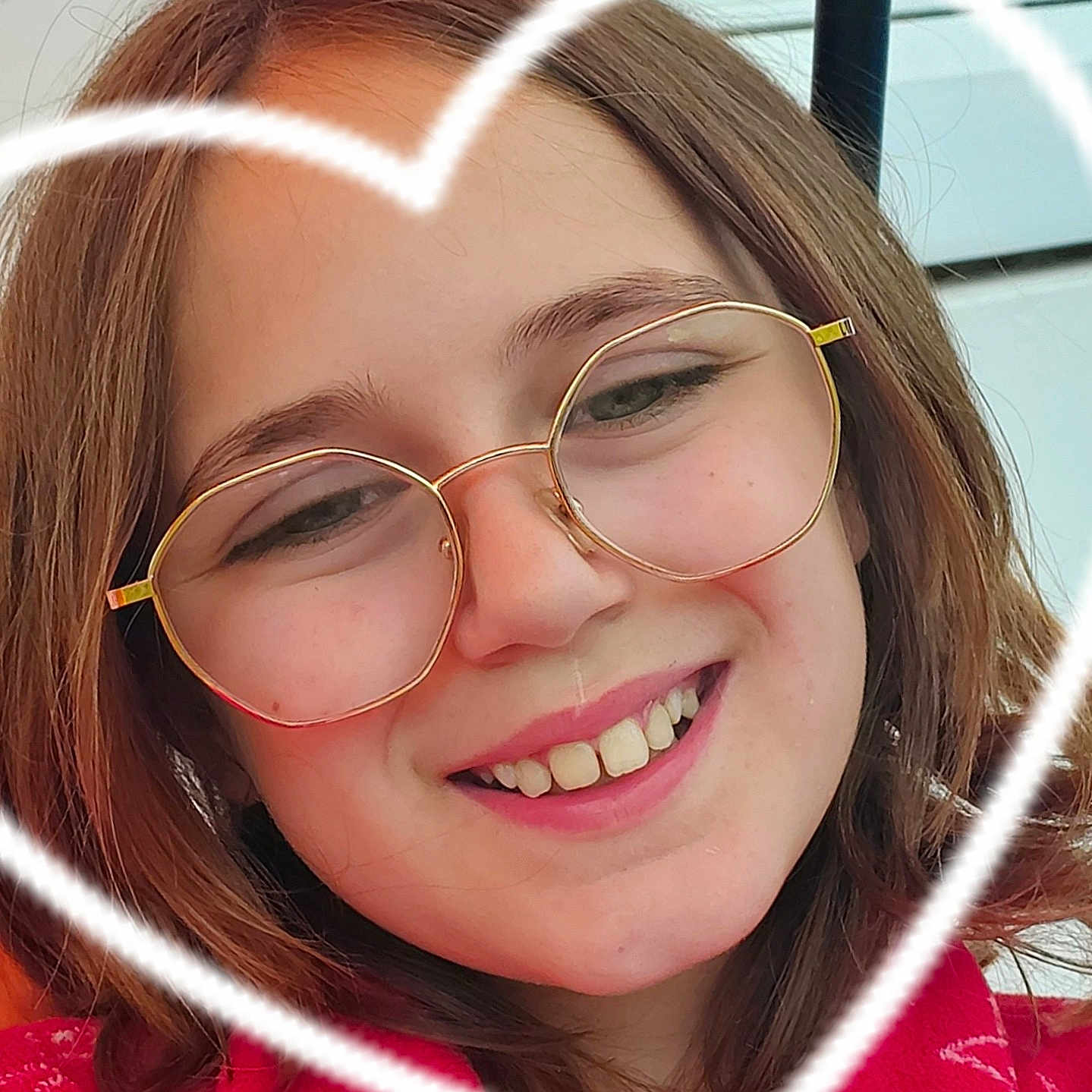 Isis participe au concours pour gagner de l'argent avec cette photo : accessories, bodypart, child, cosmetics, face, female, girl, glasses, happy, head, heart, laughing, lipstick, mouth, person, photography, portrait, selfie, smile, teeth