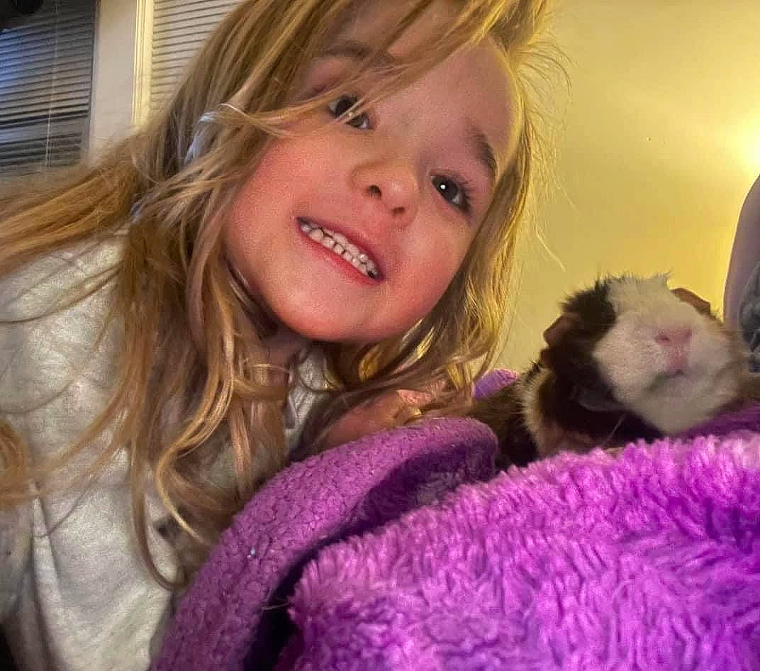 Marianna is registered to the contest to win money with this photo: comfort, companion_dog, ear, eyebrow, eyelash, finger, fun, gesture, hair, hairstyle, happy, iris, lip, mammal, neck, nose, person, skin, smile, thumb