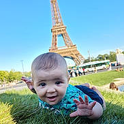 Sanad Zain a rejoint le concours — aidez-le/la à gagner de superbes lots ! baby, blue_sky, casual_clothing, child, daytime, eiffel_tower, grass, greenery, happy, infant, landmark, nature, outdoor, park, person, reaching_hand, smiling, tourist_spot, travel, vacation